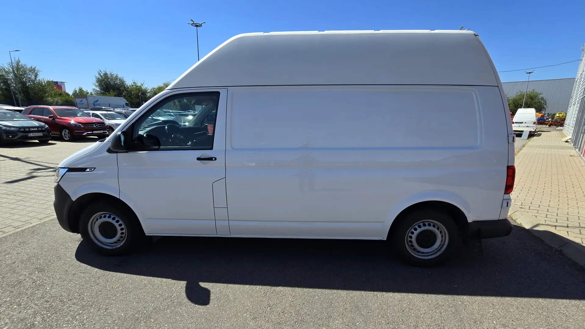 VW Transporter, inclusiv echipare rafturi Sortimo