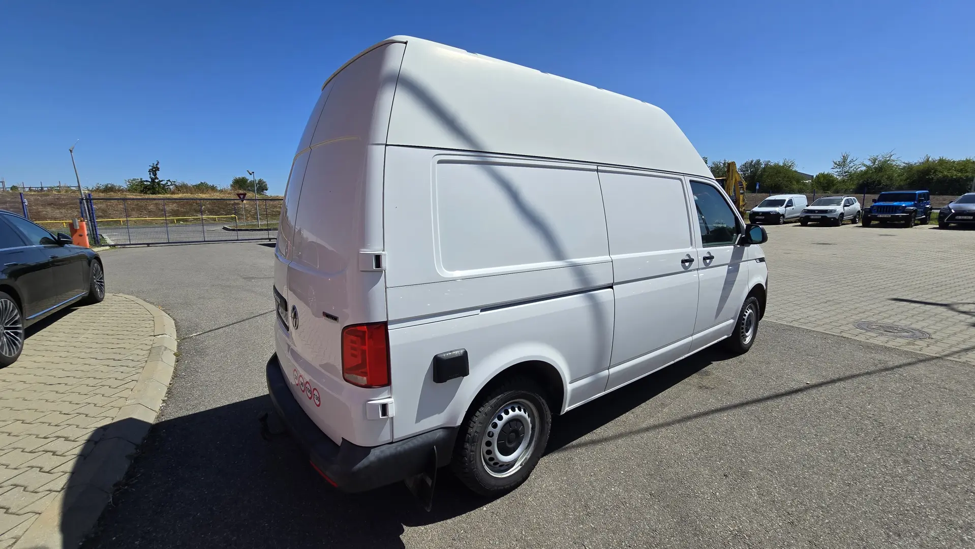 VW Transporter, inclusiv echipare rafturi Sortimo
