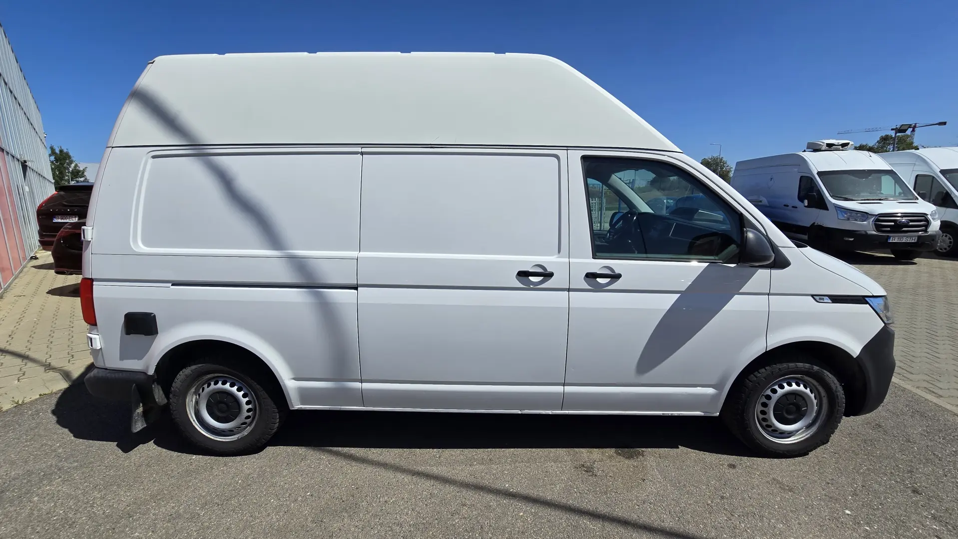 VW Transporter, inclusiv echipare rafturi Sortimo