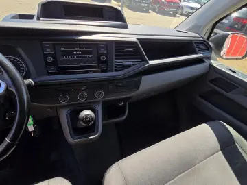 VW Transporter, inclusiv echipare rafturi Sortimo