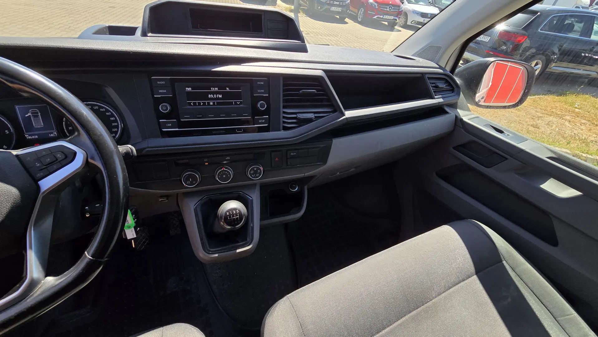 VW Transporter, inclusiv echipare rafturi Sortimo