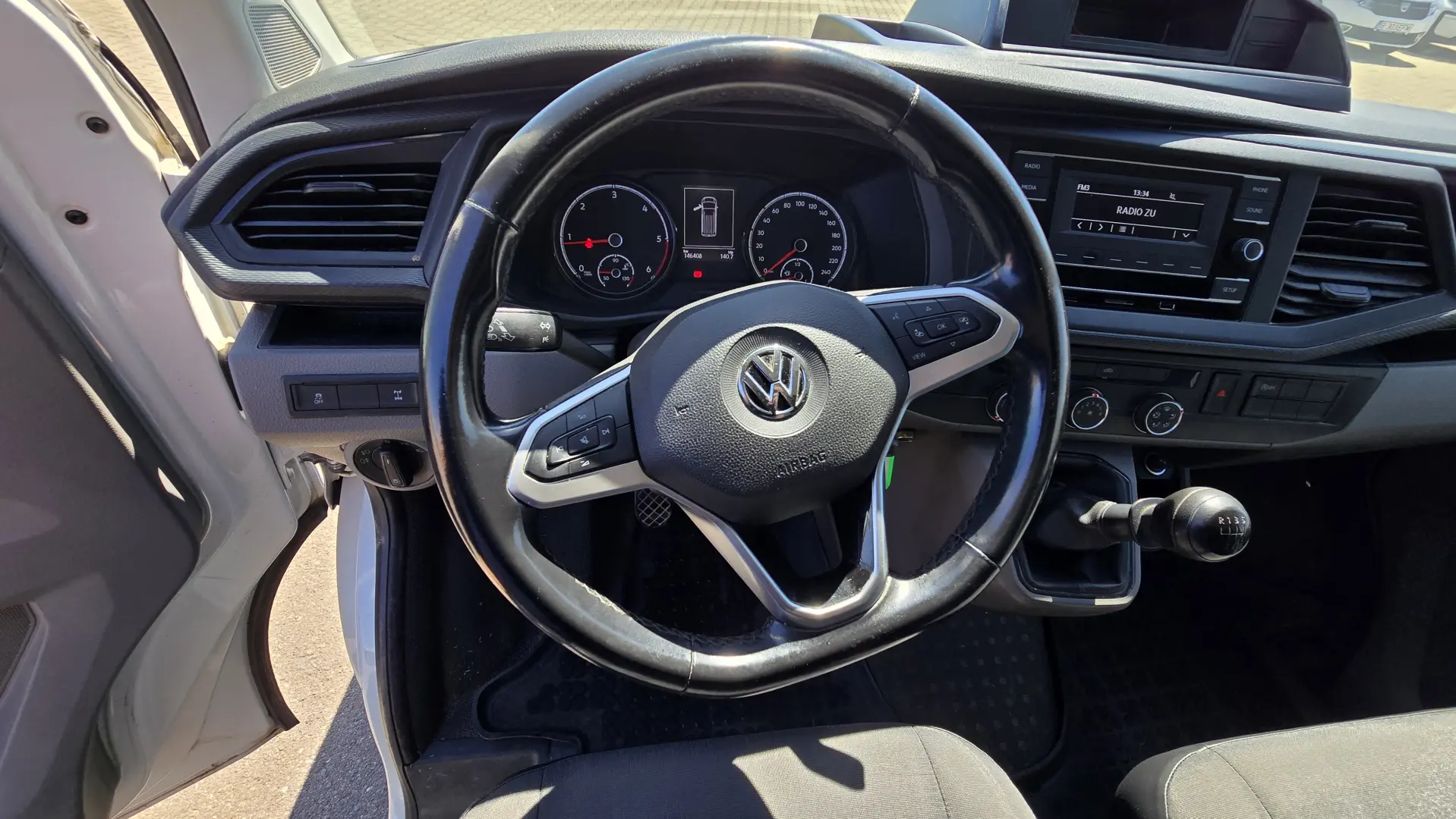 VW Transporter, inclusiv echipare rafturi Sortimo