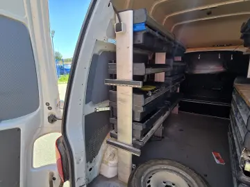 VW Transporter, inclusiv echipare rafturi Sortimo