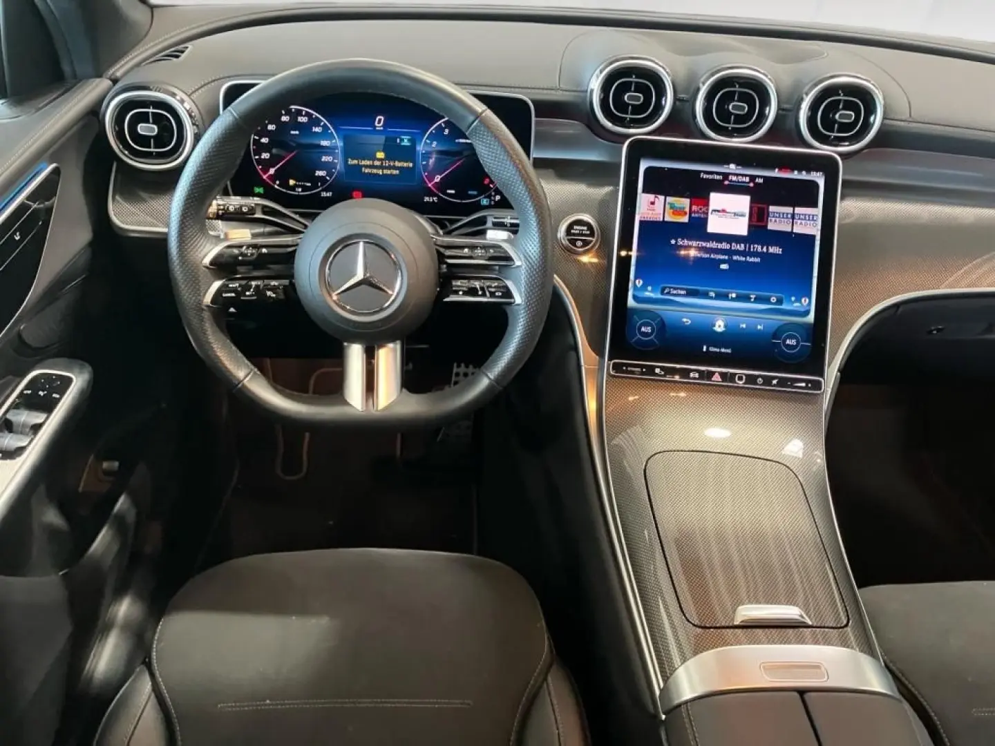 GLC 200 4M AMG-Line+Night+AHK+DISTRONIC+MBUX+LED