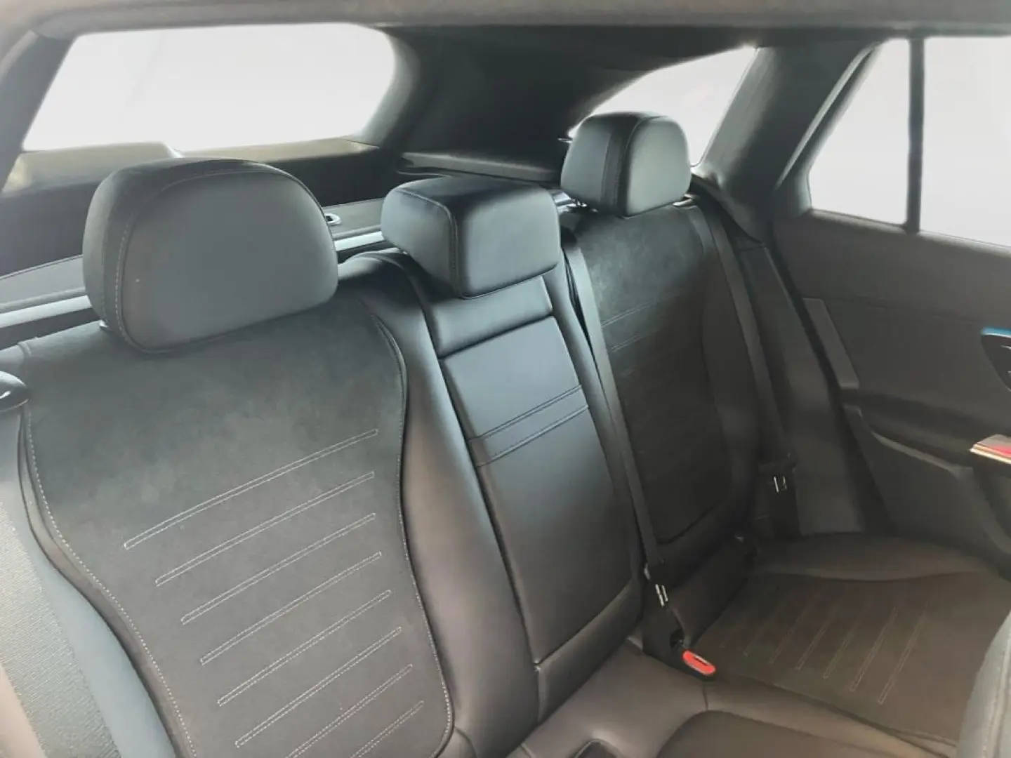 GLC 200 4M AMG-Line+Night+AHK+DISTRONIC+MBUX+LED