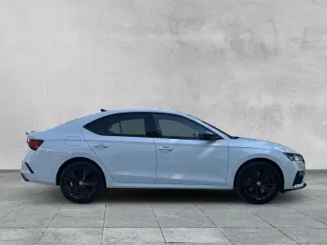 Skoda OCTAVIA RS 1.4 TSI iV LED SHZ KAMERA DAB NAVI
