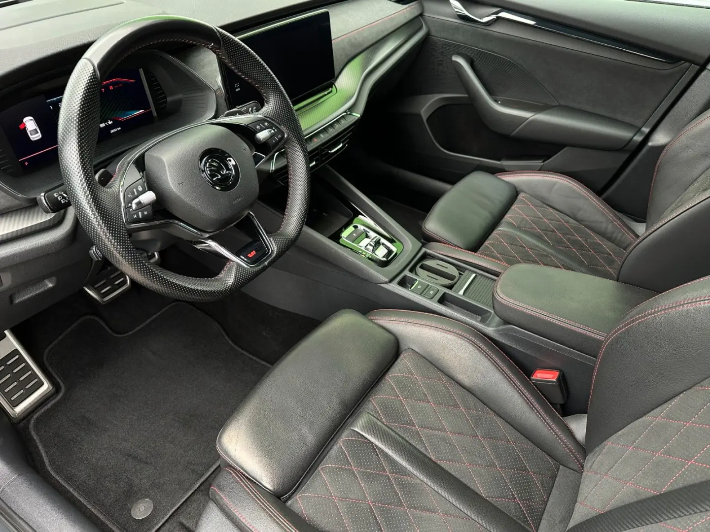 Skoda Octavia RS 245PS  DSG Head-Up KAMERA DCC LM19