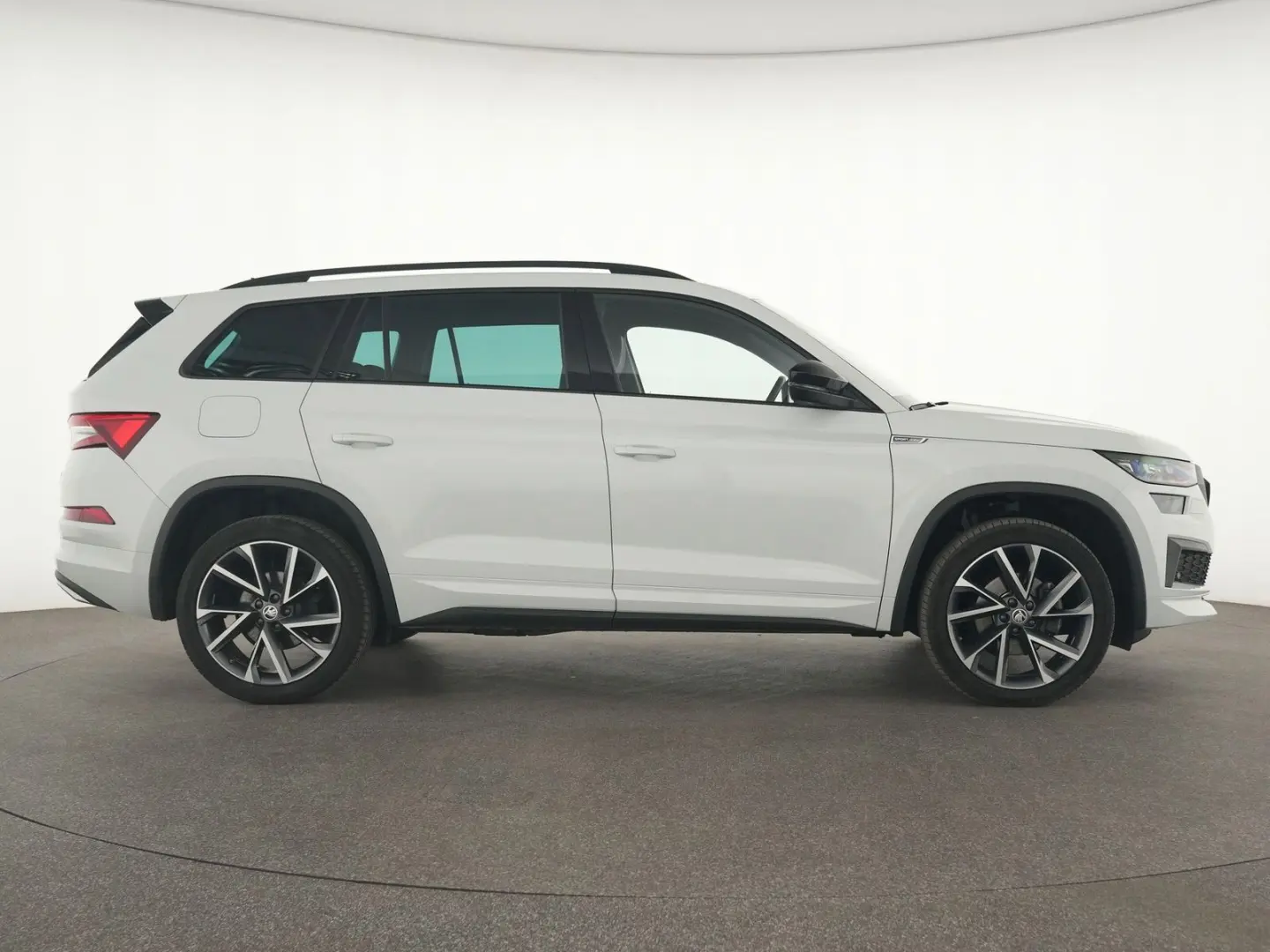 Kodiaq Sportline Pano Nav CarPlay PDC SHZ Kamera