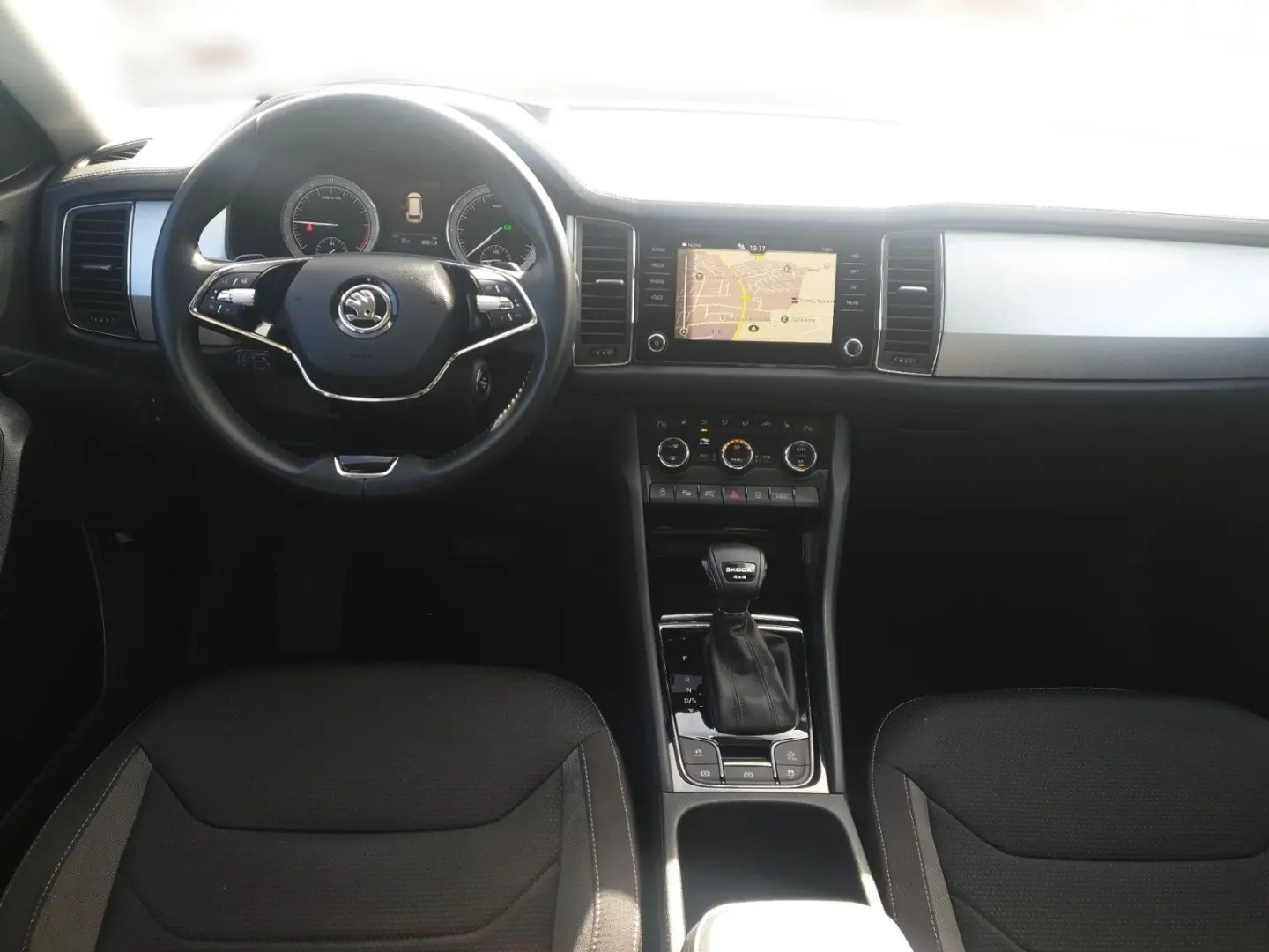 Kodiaq 2.0 TDI DSG 4x4 TOUR  PANO  360   MATRIX