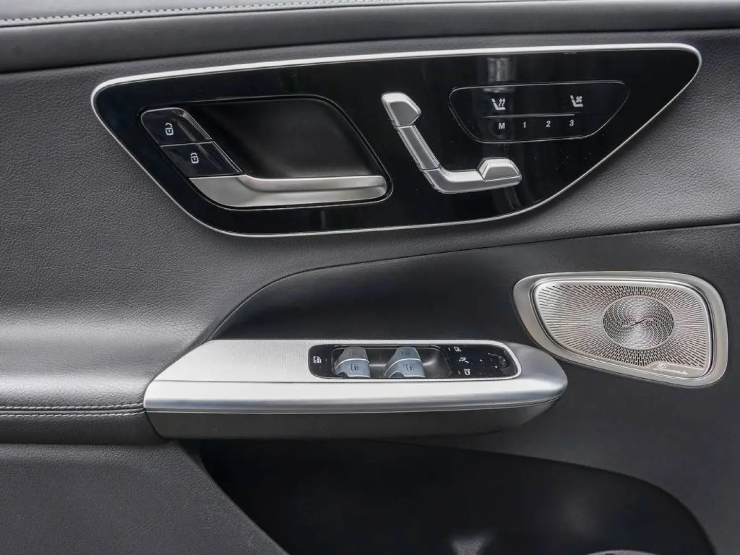 GLC 300 e 4M AMG-L/Massage/Ventilation/360/Burmester/Keyless