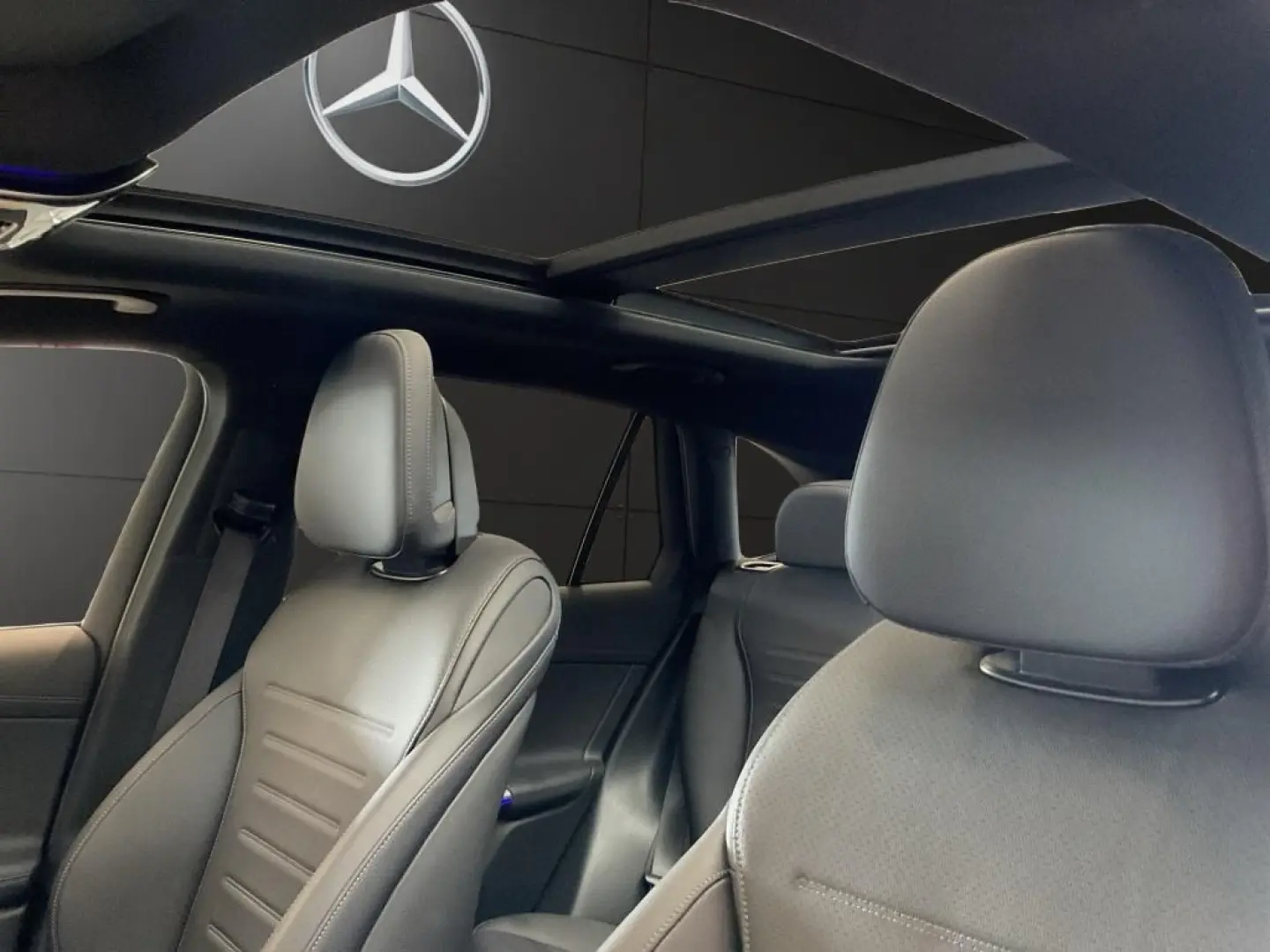 GLC300de 4M AMG DISTRONIC PANORAMA NAVI 360  VENTILATION