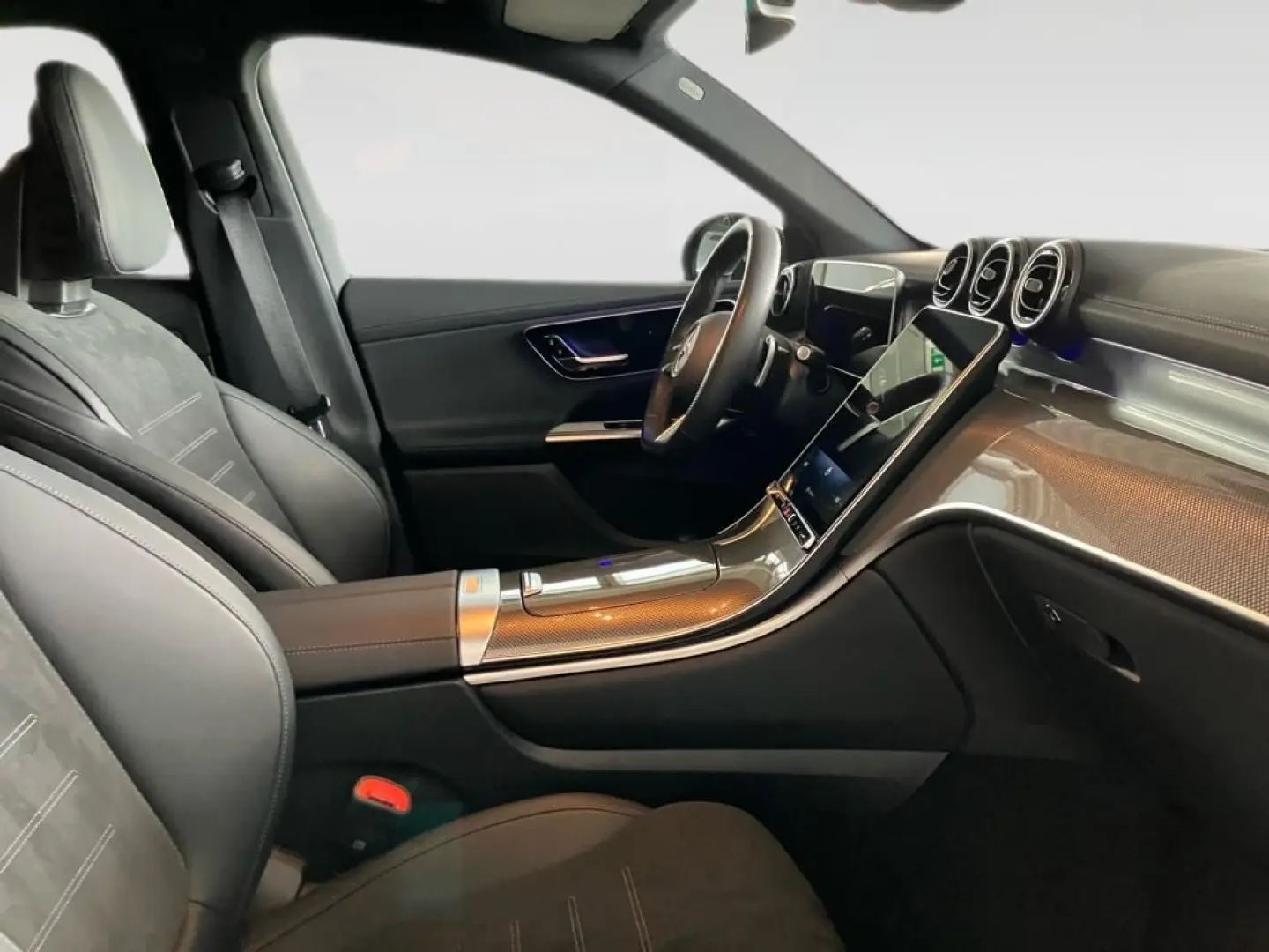GLC 200 4M AMG-Line+Night+AHK+DISTRONIC+MBUX+LED