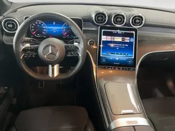 GLC 200 4M AMG-Line+Night+AHK+DISTRONIC+MBUX+LED