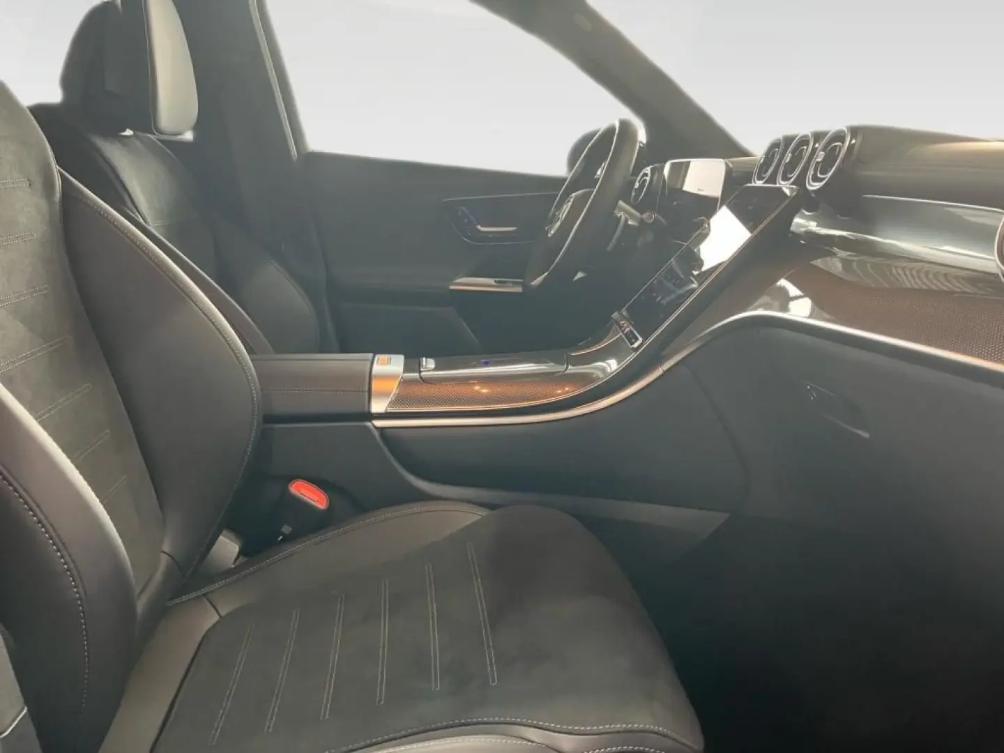 GLC 200 4M AMG-Line+Night+AHK+DISTRONIC+MBUX+LED