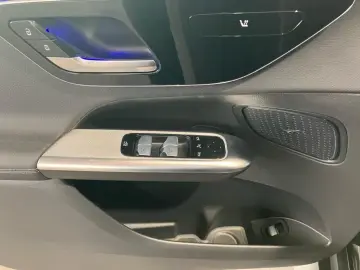 GLC 200 4M AMG-Line+Night+AHK+DISTRONIC+MBUX+LED