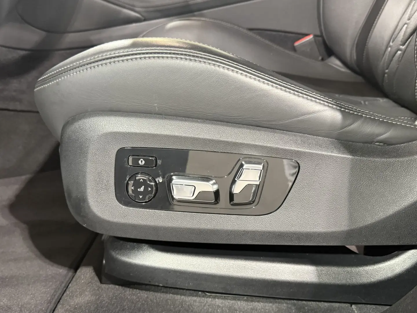 X6 M60i xDrive Standhzg AHK M-Sitze ACC DA-Pro