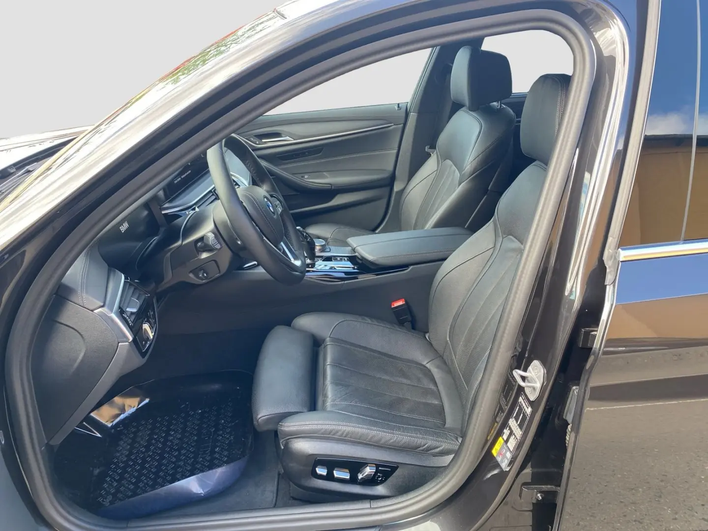 530e iPerformance Luxury Line ACC 360° 1. Hand L