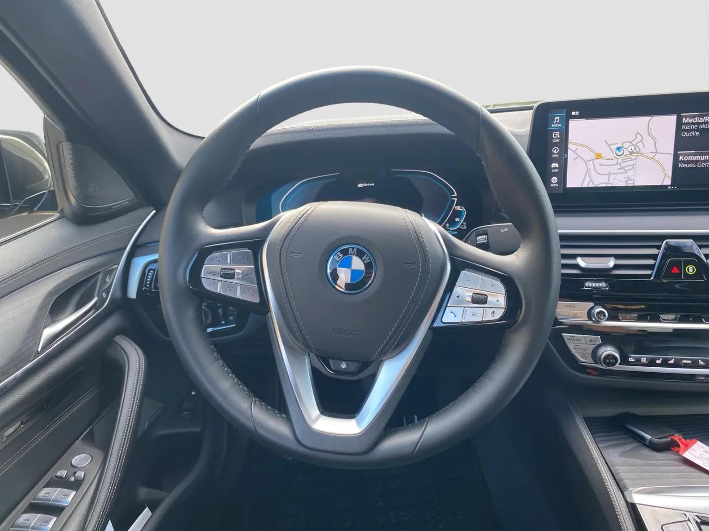 530e iPerformance Luxury Line ACC 360° 1. Hand L