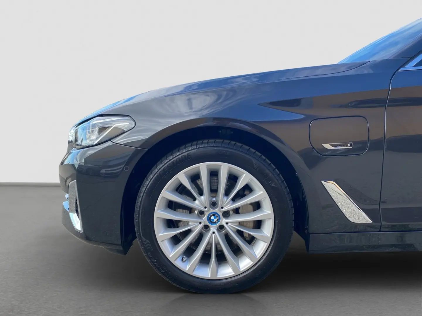 530e iPerformance Luxury Line ACC 360° 1. Hand L