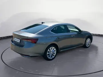 Octavia 1.5 TSI MHEV DSG Selection ACC Navi DAB