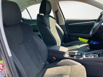 Octavia 1.5 TSI MHEV DSG Selection ACC Navi DAB