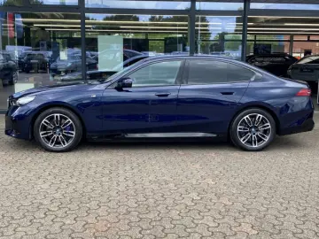 550 e xDrive Limousine M Sport AHK Pano Autob.-A
