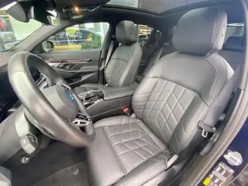 550 e xDrive Limousine M Sport AHK Pano Autob.-A
