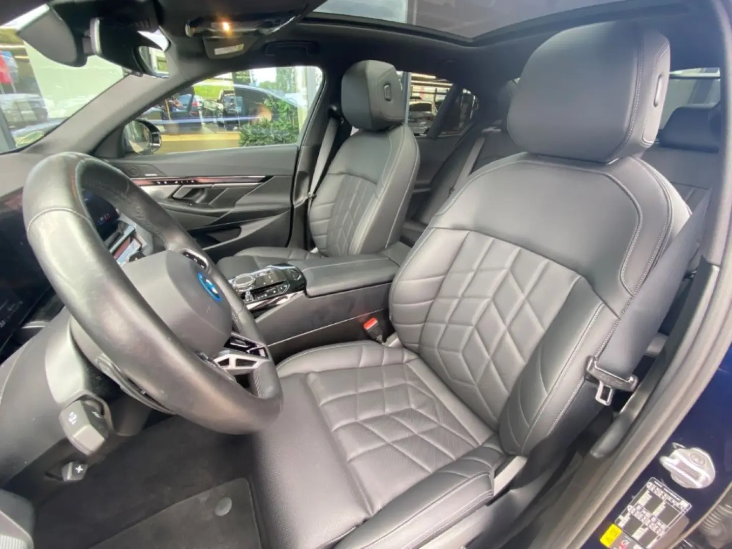 550 e xDrive Limousine M Sport AHK Pano Autob.-A