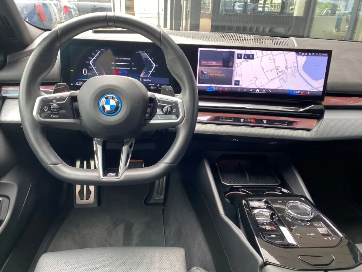 550 e xDrive Limousine M Sport AHK Pano Autob.-A