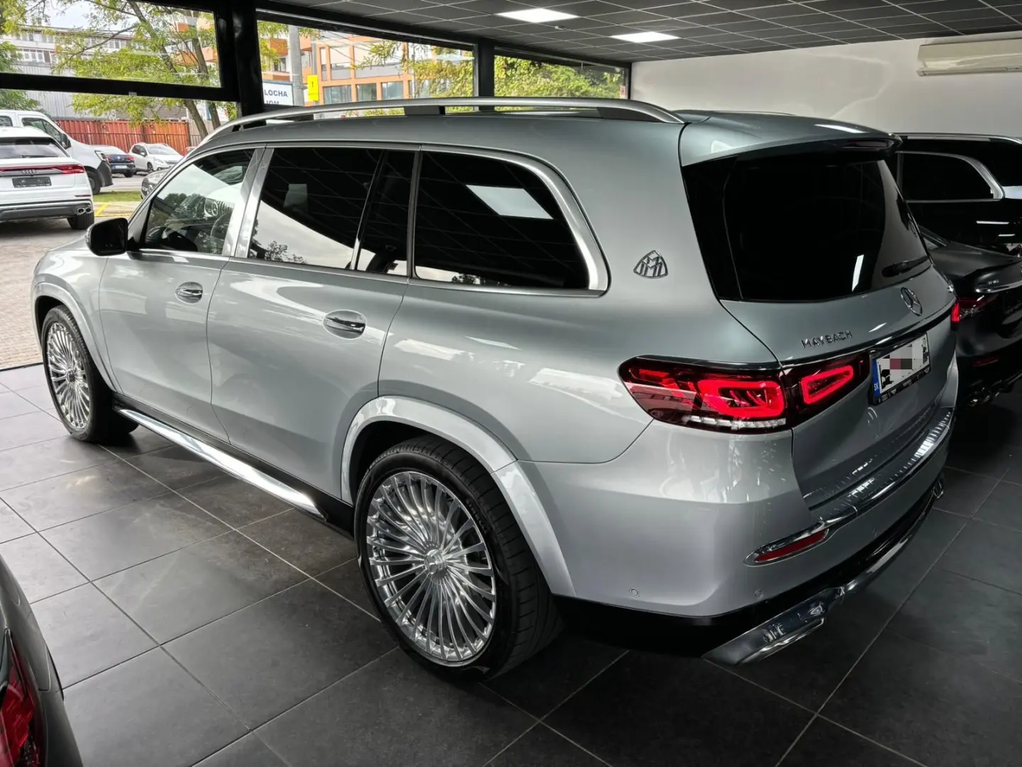 GLS 600 Maybach 4M- 3D- E Body- Fridge- TV