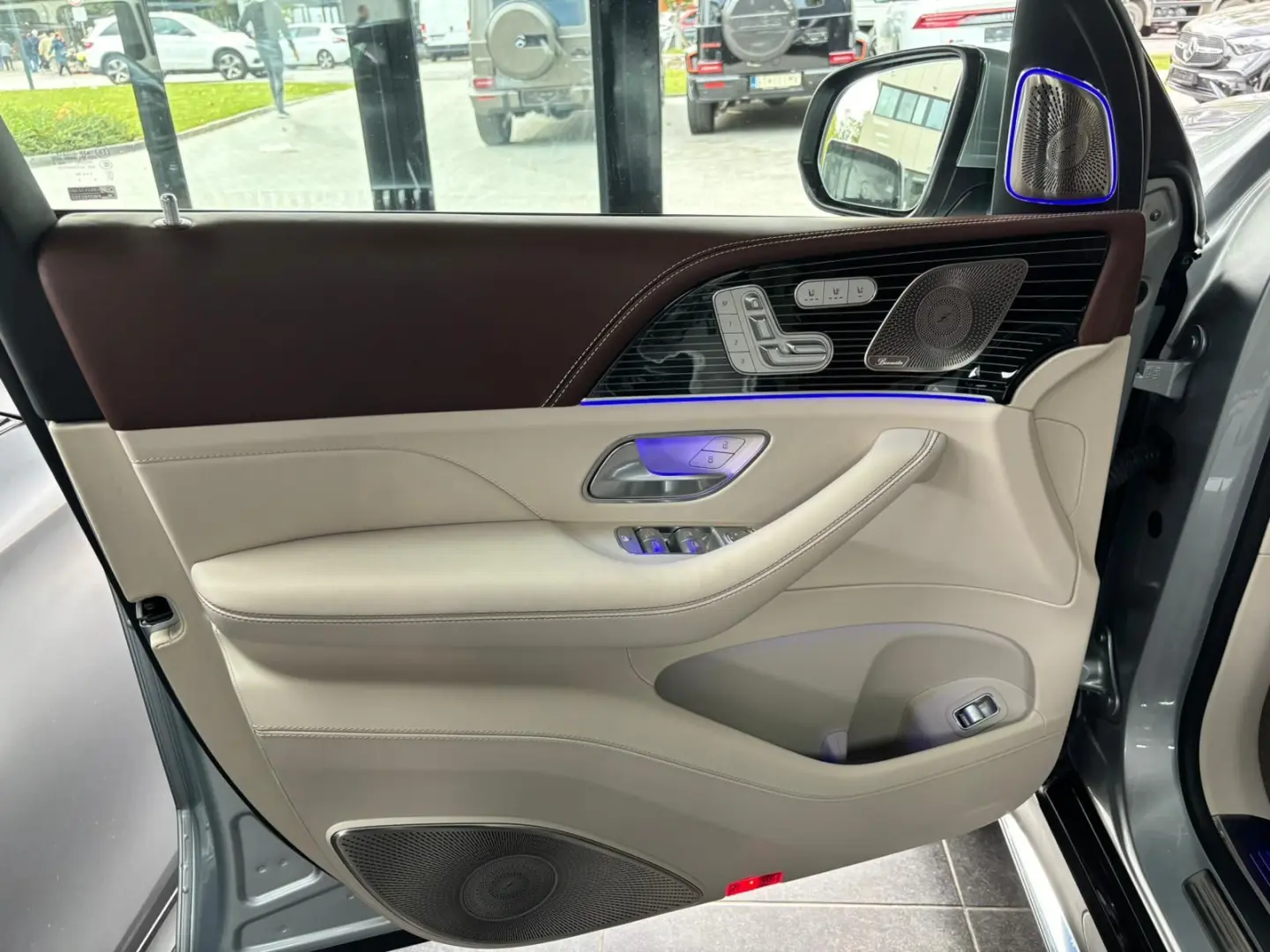 GLS 600 Maybach 4M- 3D- E Body- Fridge- TV