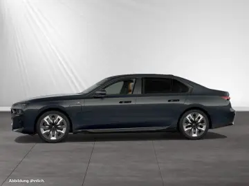 750e xDrive M Sport Pro|TV-Fond-Entertainment