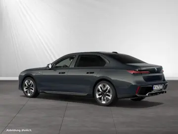 750e xDrive M Sport Pro|TV-Fond-Entertainment