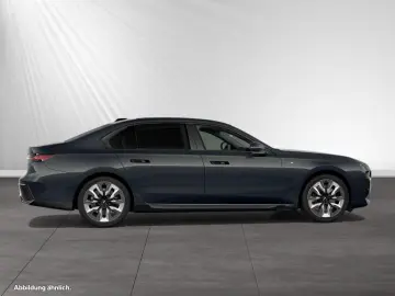 750e xDrive M Sport Pro|TV-Fond-Entertainment