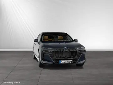 750e xDrive M Sport Pro|TV-Fond-Entertainment