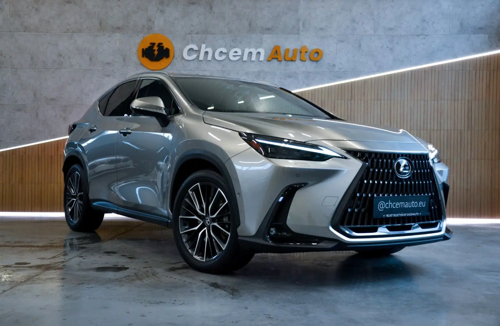 NX 450h+ Luxury AWD