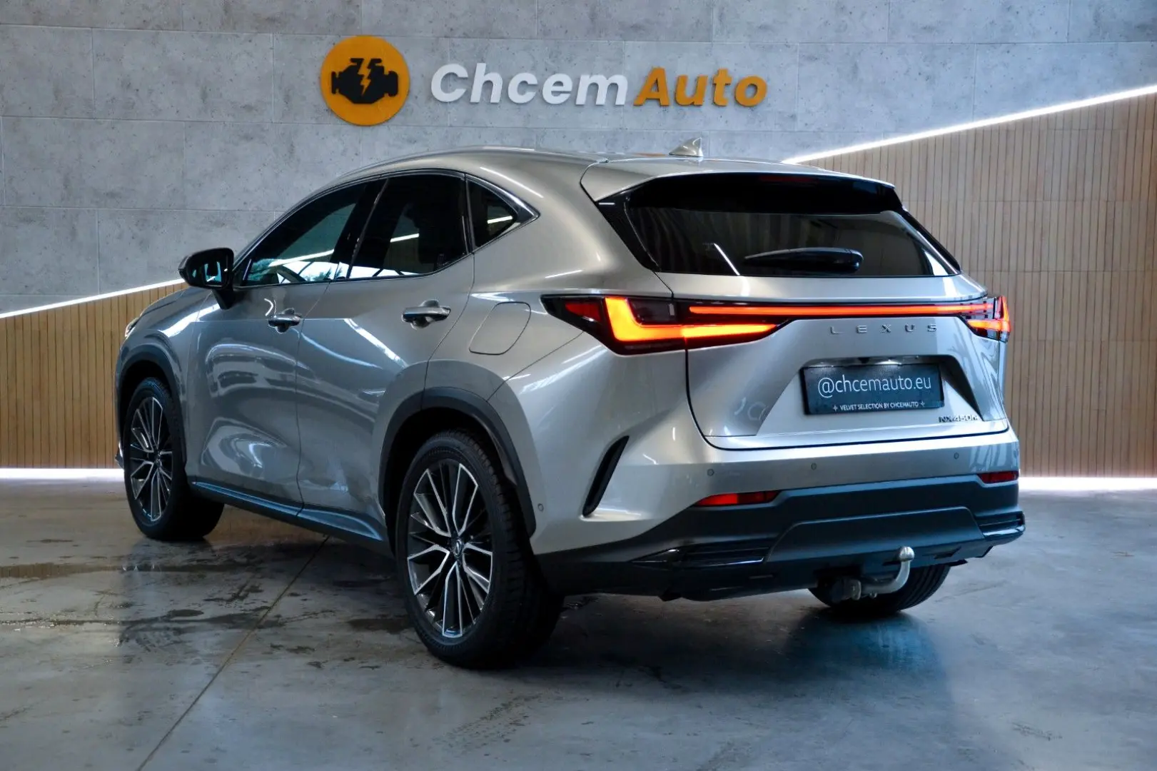 NX 450h+ Luxury AWD