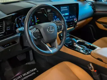 NX 450h+ Luxury AWD