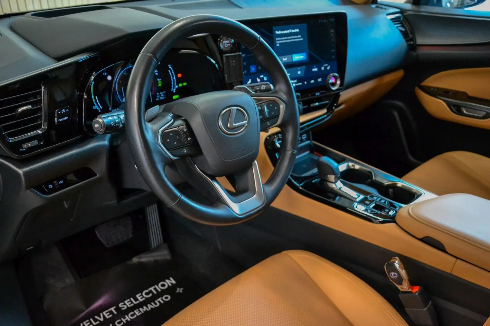 NX 450h+ Luxury AWD