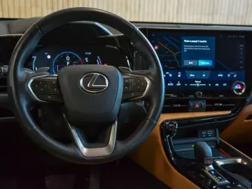 NX 450h+ Luxury AWD