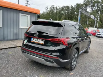 Hyundai Santa Fe Hybrid 4WD 6AT Luxury