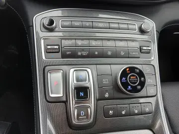 Hyundai Santa Fe Hybrid 4WD 6AT Luxury