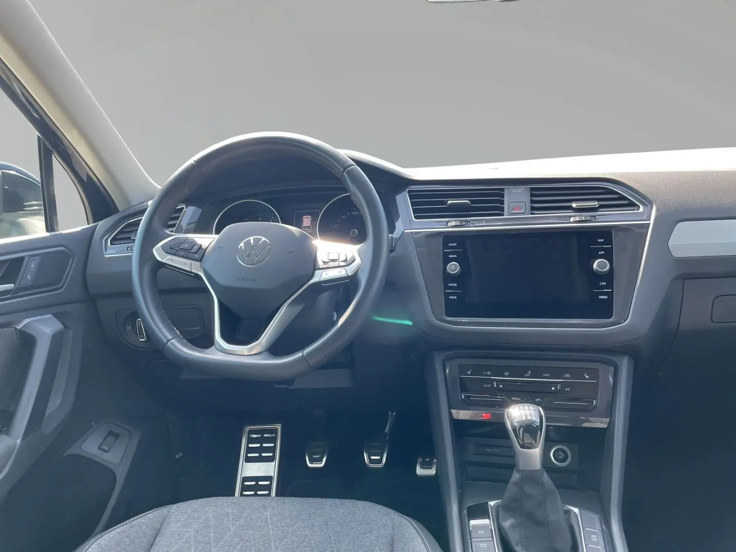 Tiguan 1,5 TSI Move Navi LED SHZ Kamera ACC