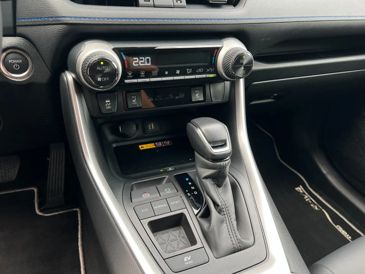 RAV 4 2.5 Hybrid 4x2 Style VOLL JBL+360°+LEDER