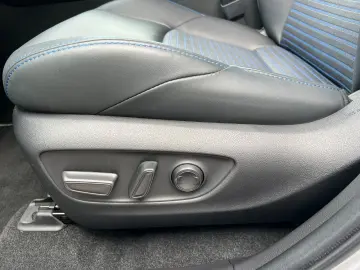 RAV 4 2.5 Hybrid 4x2 Style VOLL JBL+360°+LEDER