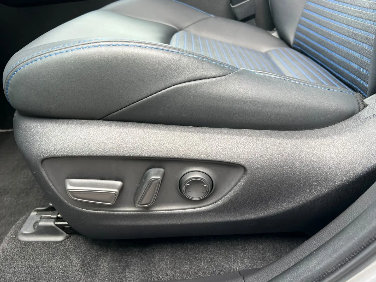 RAV 4 2.5 Hybrid 4x2 Style VOLL JBL+360°+LEDER