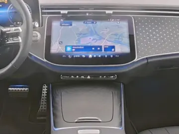 E 300 de 4M AMG+NIGHT+AHK+DISTRO+360°+HUD+SITZKL