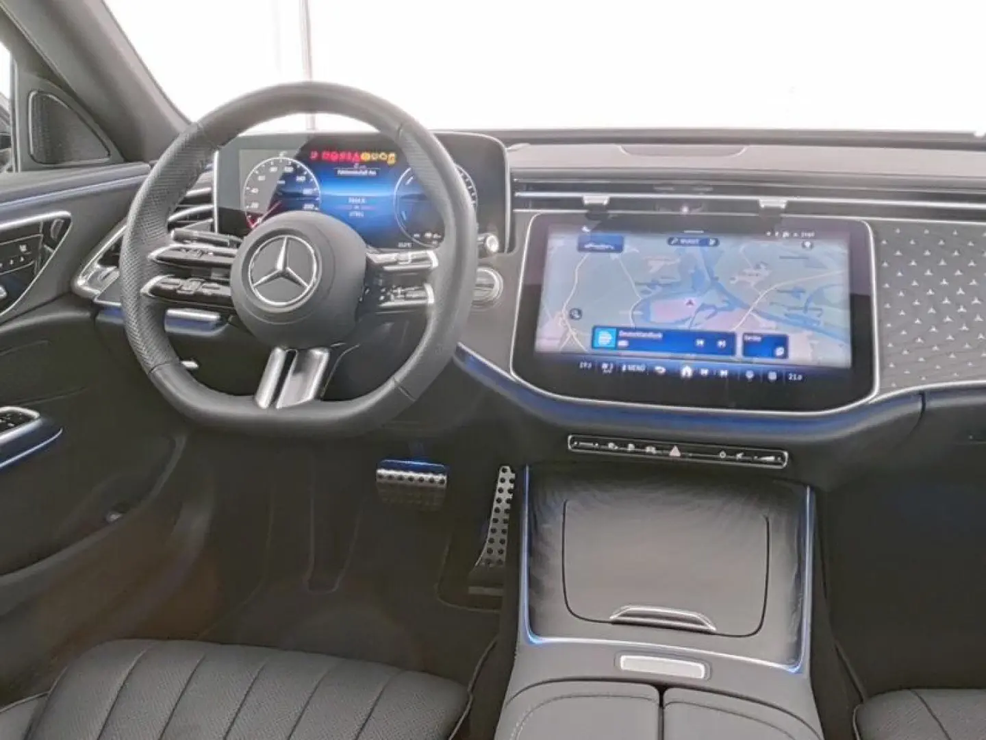 E 300 de 4M AMG+NIGHT+AHK+DISTRO+360°+HUD+SITZKL