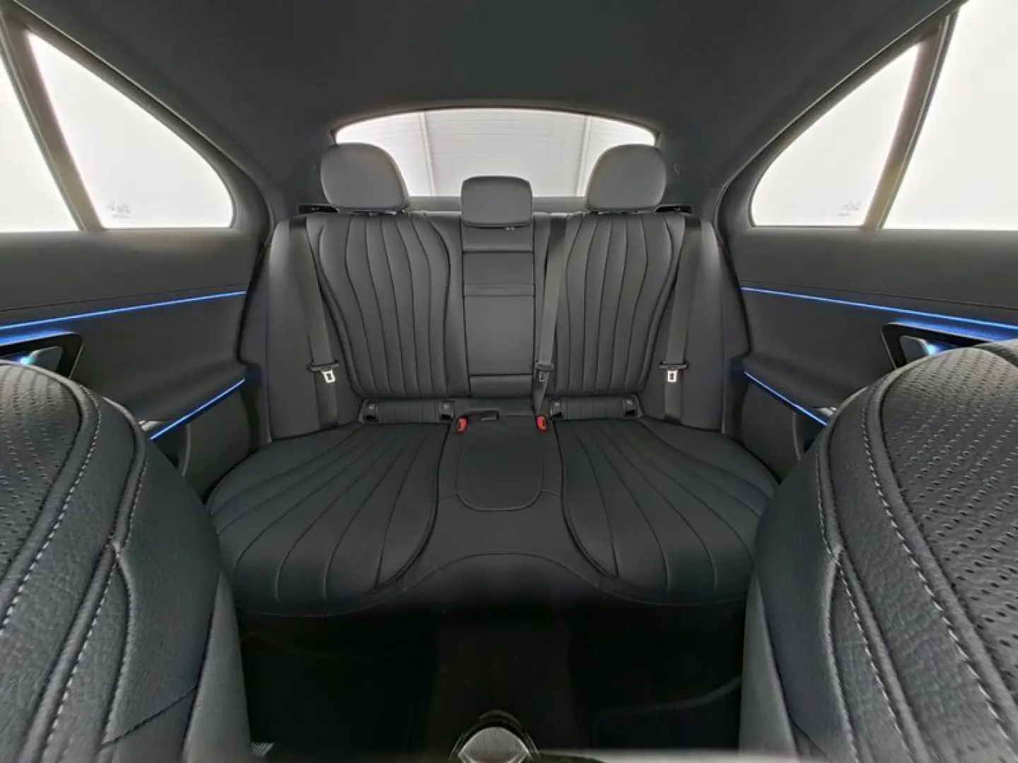 E 300 de 4M AMG+NIGHT+AHK+DISTRO+360°+HUD+SITZKL
