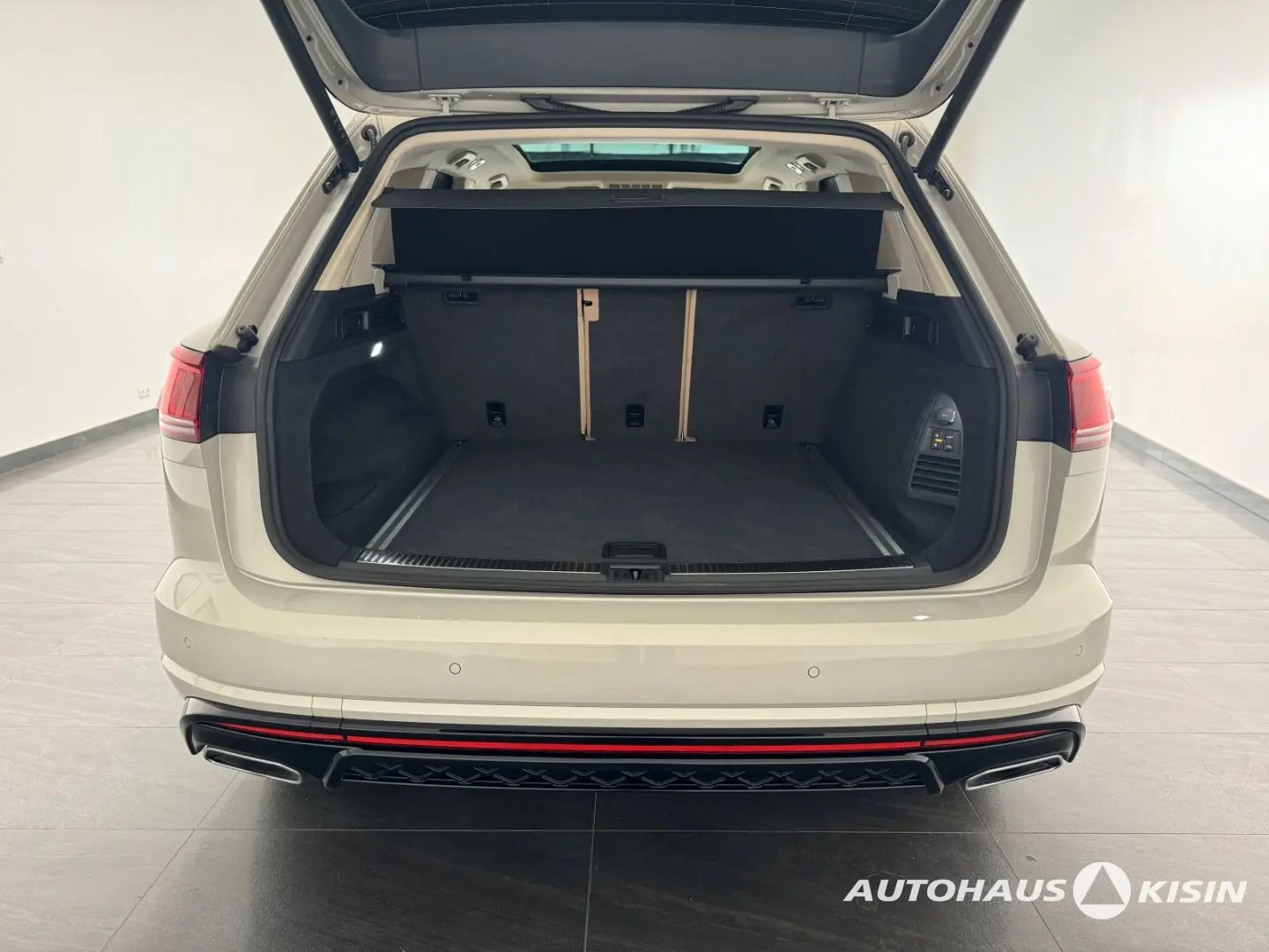 Touareg 3.0 TSI 4M R-Line V6 /Luftf /Pano /STHZG